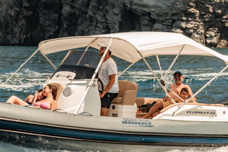Passez devant les falaises du golfe