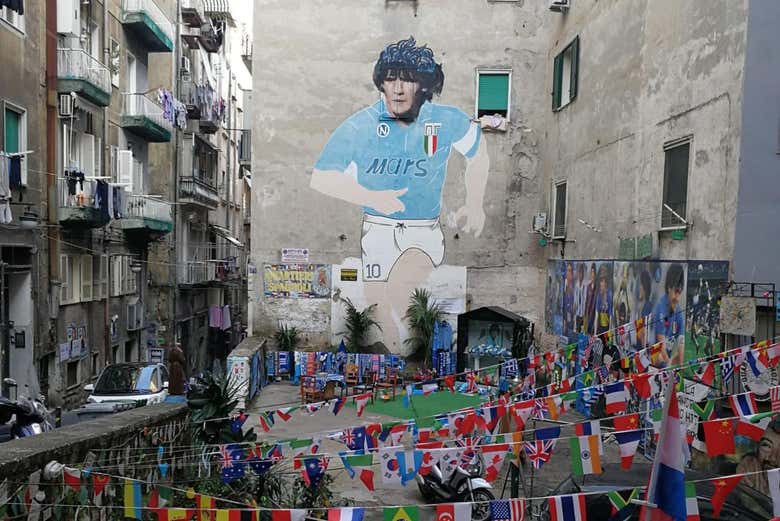 Peinture murale dédiée à Maradona